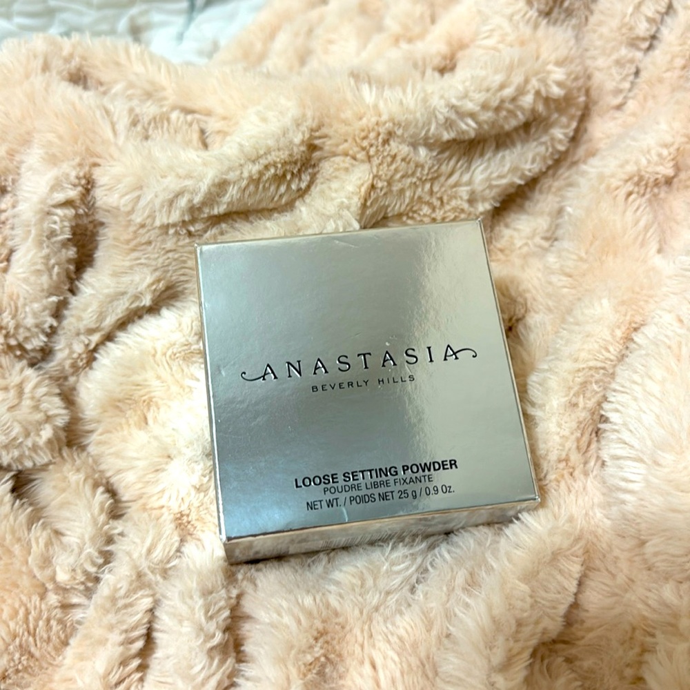 Anastasia Beverly Hills Loose Setting Powder in Transluscent